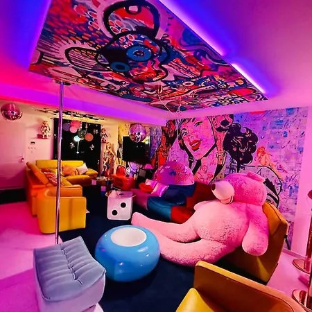 Lady Pop Villa