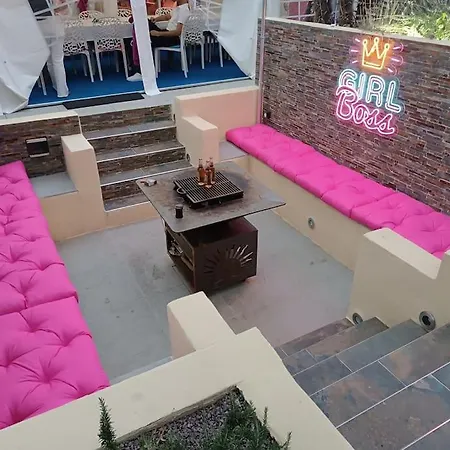 Lady Pop Villa *