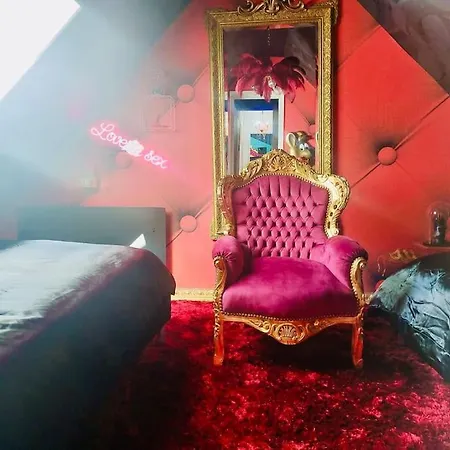 Lady Pop Villa